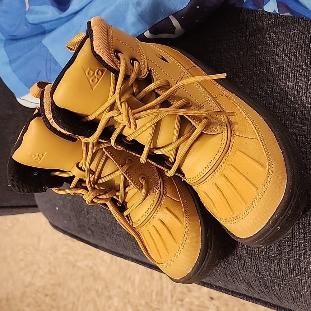 Boys Nike ACG boots
